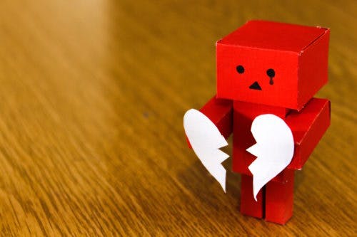 robot-broken-heart-normal-to-still-love-ex