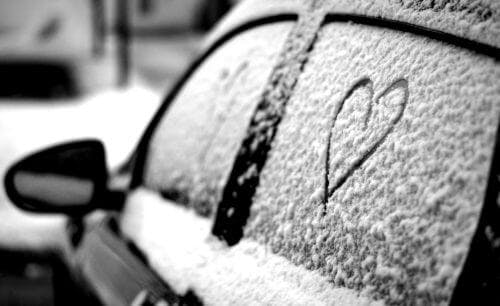 heart-on-frozen-car-love-hurts-supportiv