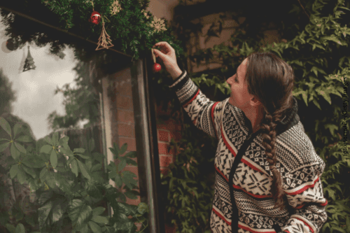 Bustle Shares Supportiv’s Tip For Coping With Holiday Loneliness